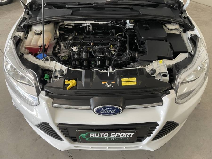FORD - FOCUS - 2014/2015 - Branca - R$ 55.000,00