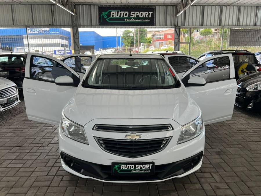 CHEVROLET - ONIX - 2014/2014 - Branca - R$ 43.900,00