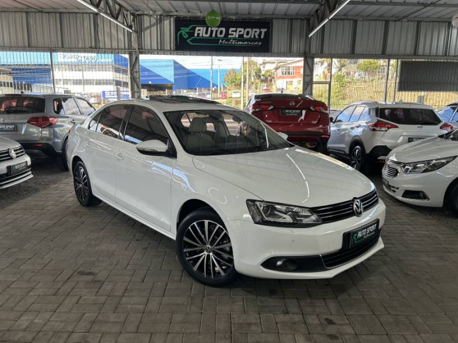 VOLKSWAGEN - JETTA - 2013/2013 - Branca - R$ 87.900,00