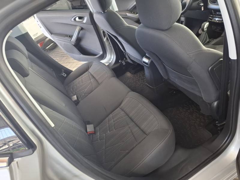 PEUGEOT - 208 - 2015/2016 - Prata - R$ 56.000,00