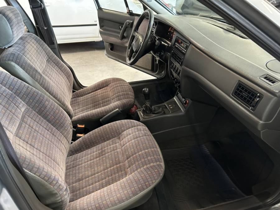 VOLKSWAGEN - SANTANA - 1995/1995 - Cinza - R$ 40.000,00