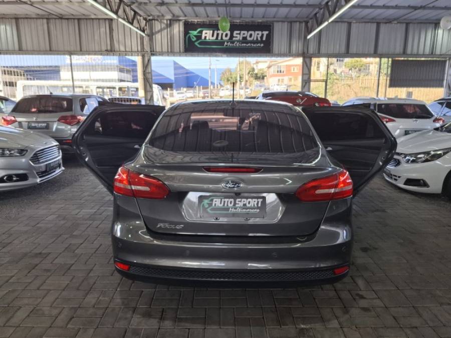 FORD - FOCUS - 2018/2018 - Cinza - R$ 60.000,00