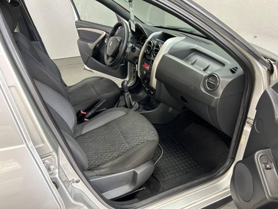 RENAULT - DUSTER - 2016/2016 - Prata - R$ 56.000,00