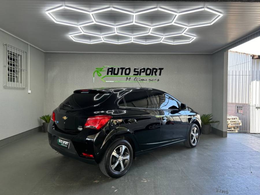 CHEVROLET - ONIX - 2017/2018 - Preta - R$ 67.900,00