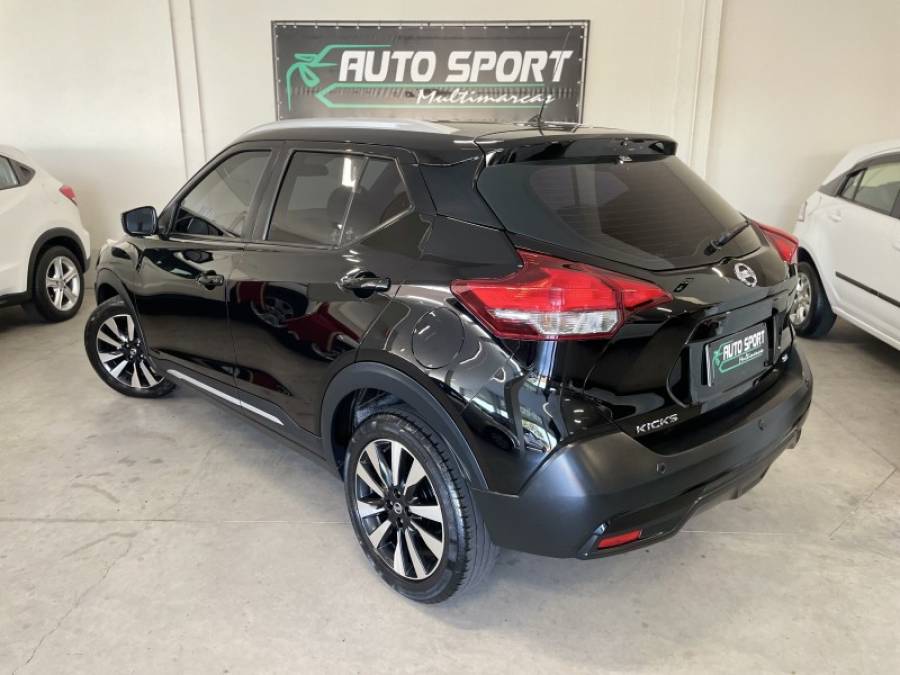 NISSAN - KICKS - 2016/2017 - Preta - R$ 82.900,00
