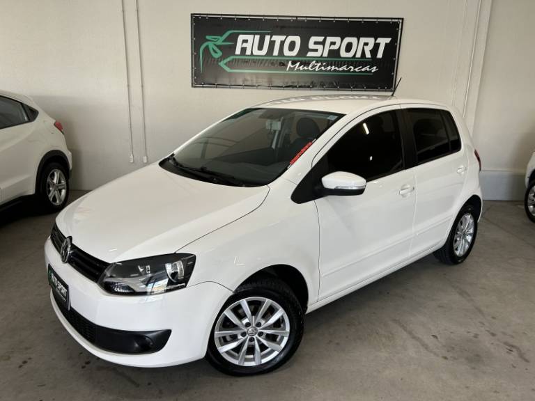 VOLKSWAGEN - FOX - 2014/2014 - Branca - R$ 46.900,00