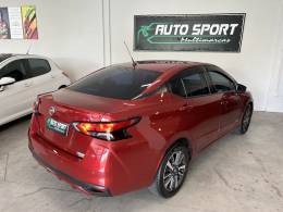 NISSAN - VERSA - 2022/2023 - Vermelha - R$ 97.800,00