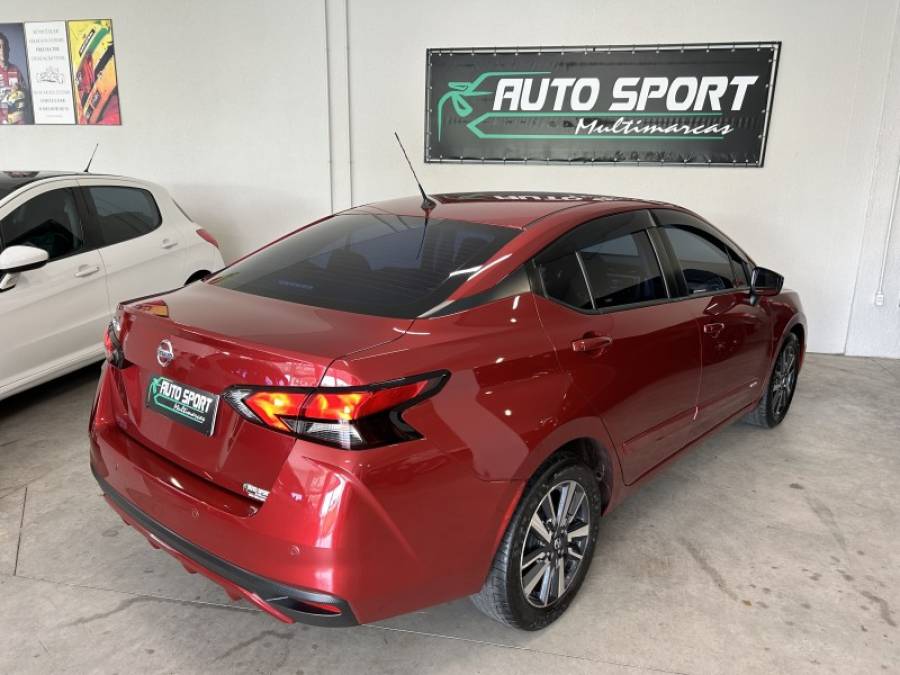 NISSAN - VERSA - 2022/2023 - Vermelha - R$ 97.800,00