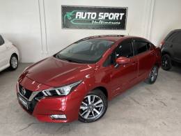 NISSAN - VERSA - 2022/2023 - Vermelha - R$ 97.800,00