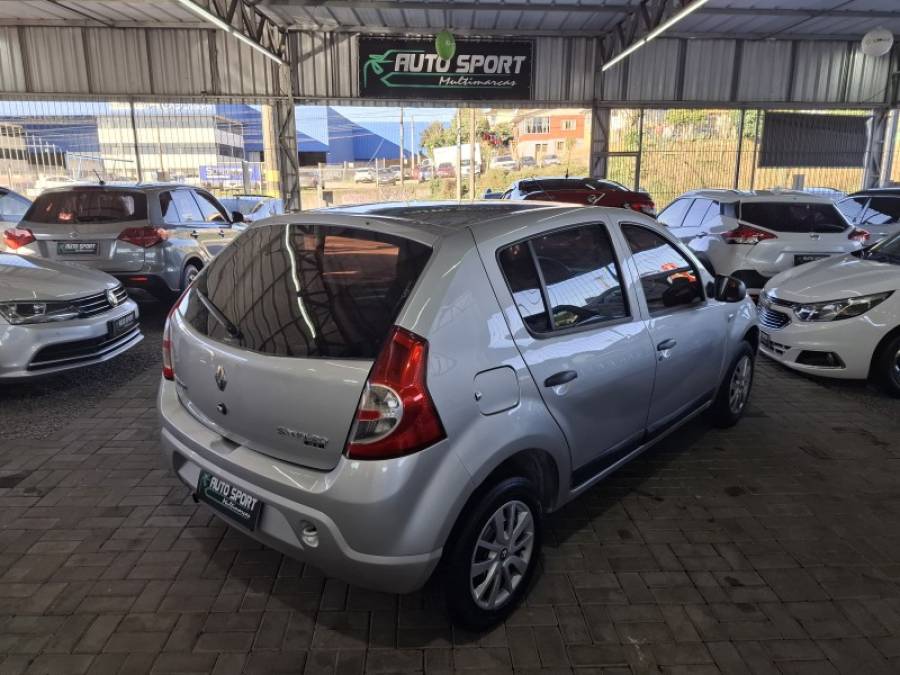 RENAULT - SANDERO - 2009/2010 - Prata - R$ 26.000,00