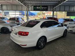 VOLKSWAGEN - JETTA - 2013/2013 - Branca - R$ 87.900,00