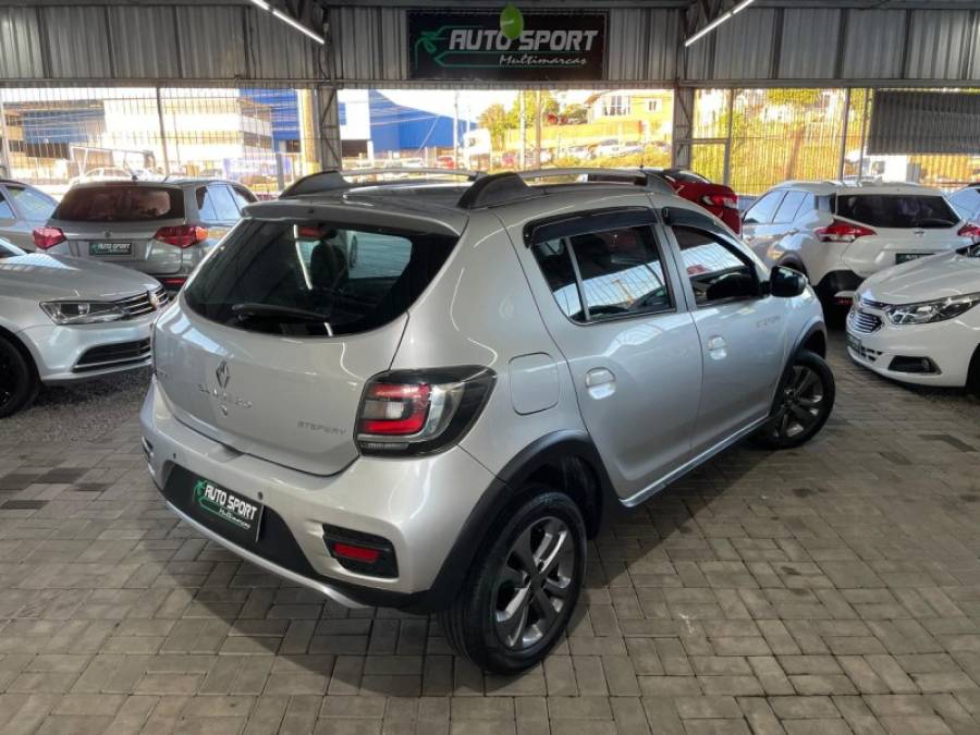 RENAULT - SANDERO - 2015/2015 - Prata - R$ 43.900,00