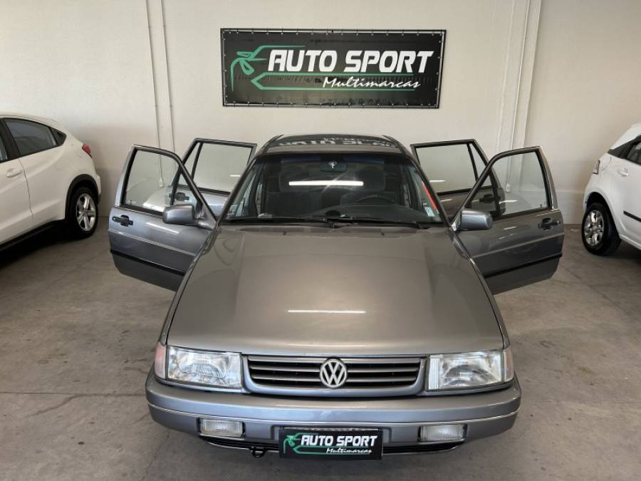 VOLKSWAGEN - SANTANA - 1995/1995 - Cinza - R$ 40.000,00