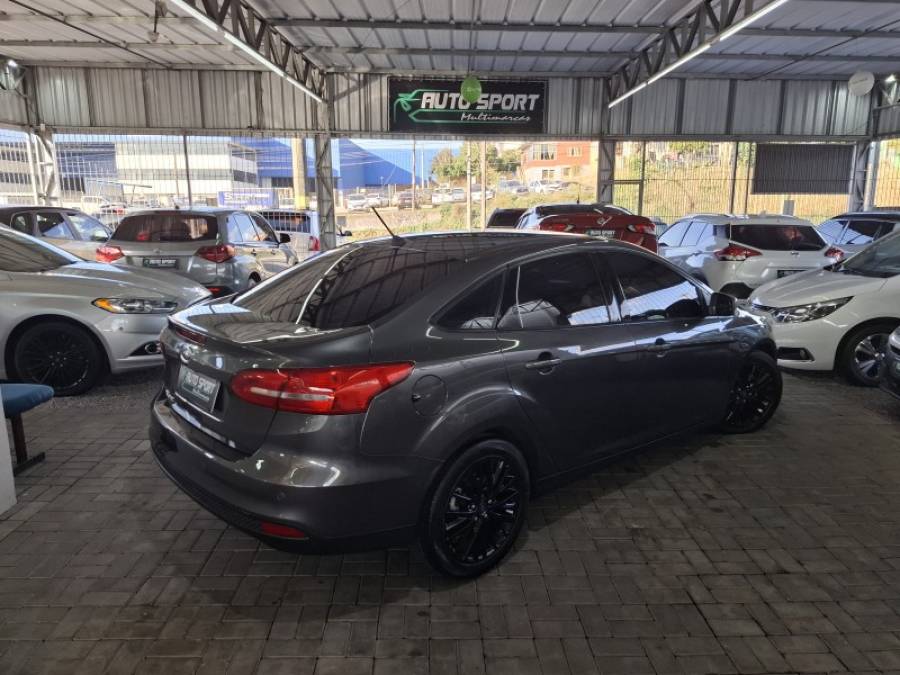FORD - FOCUS - 2018/2018 - Cinza - R$ 60.000,00