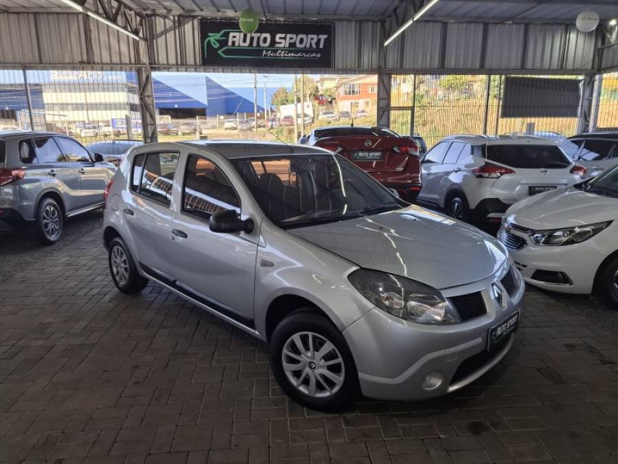 RENAULT - SANDERO - 2009/2010 - Prata - R$ 26.000,00