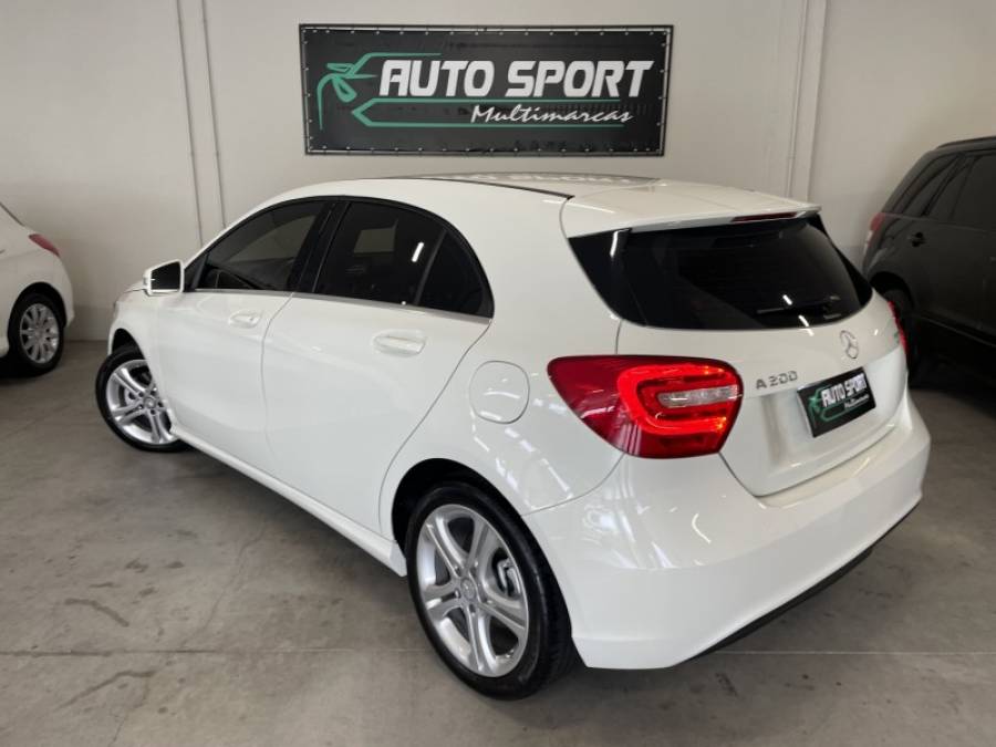MERCEDES-BENZ - A 200 - 2015/2015 - Branca - R$ 93.900,00