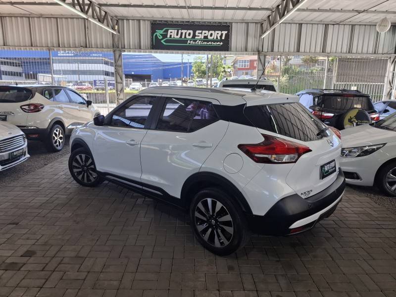 NISSAN - KICKS - 2017/2018 - Branca - R$ 77.900,00