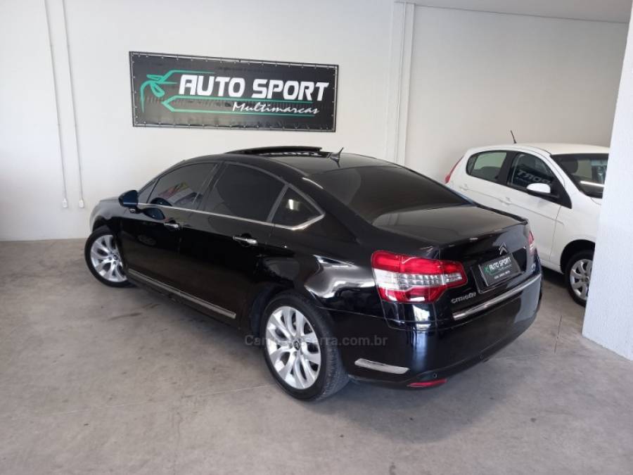 CITROËN - C5 - 2011/2012 - Preta - R$ 49.900,00