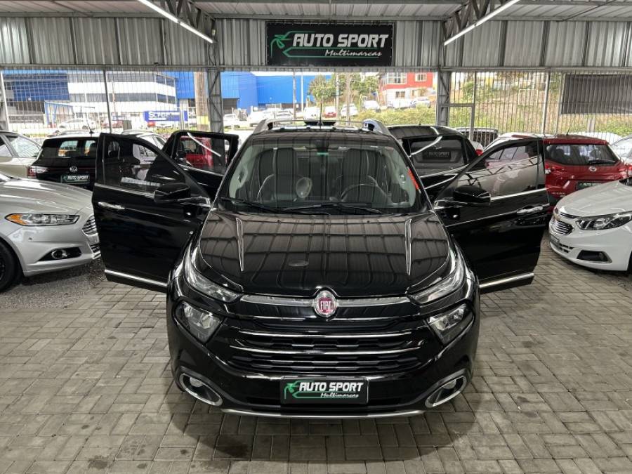 FIAT - TORO - 2017/2018 - Preta - R$ 101.800,00