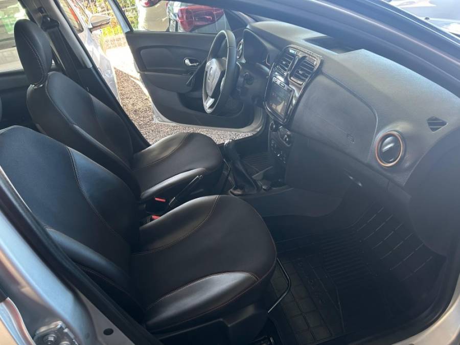 RENAULT - SANDERO - 2015/2015 - Prata - R$ 43.900,00
