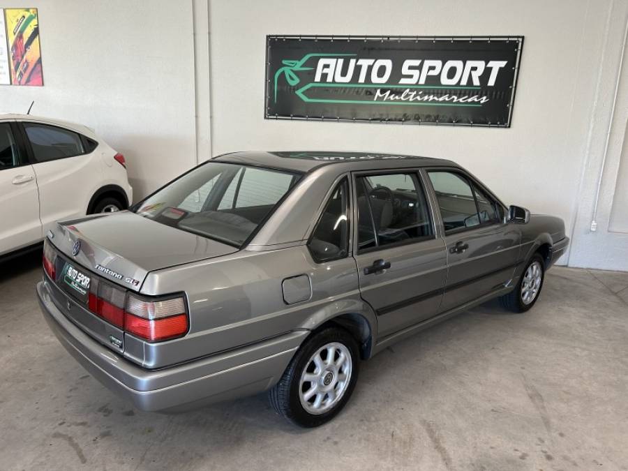 VOLKSWAGEN - SANTANA - 1995/1995 - Cinza - R$ 40.000,00