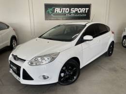 FORD - FOCUS - 2014/2015 - Branca - R$ 55.000,00