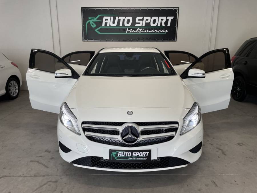 MERCEDES-BENZ - A 200 - 2015/2015 - Branca - R$ 93.900,00