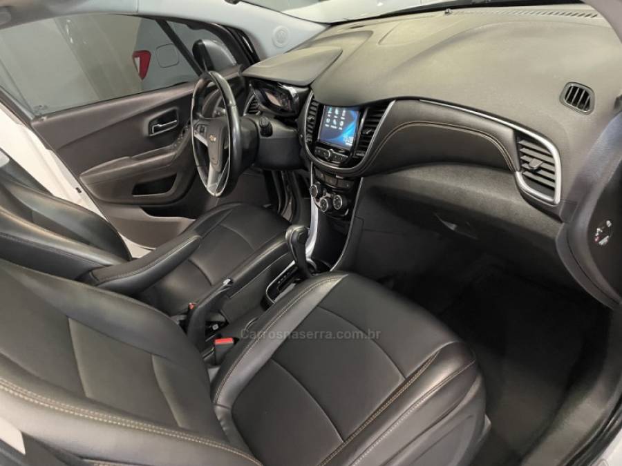 CHEVROLET - TRACKER - 2018/2019 - Prata - R$ 96.000,00