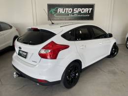 FORD - FOCUS - 2014/2015 - Branca - R$ 55.000,00