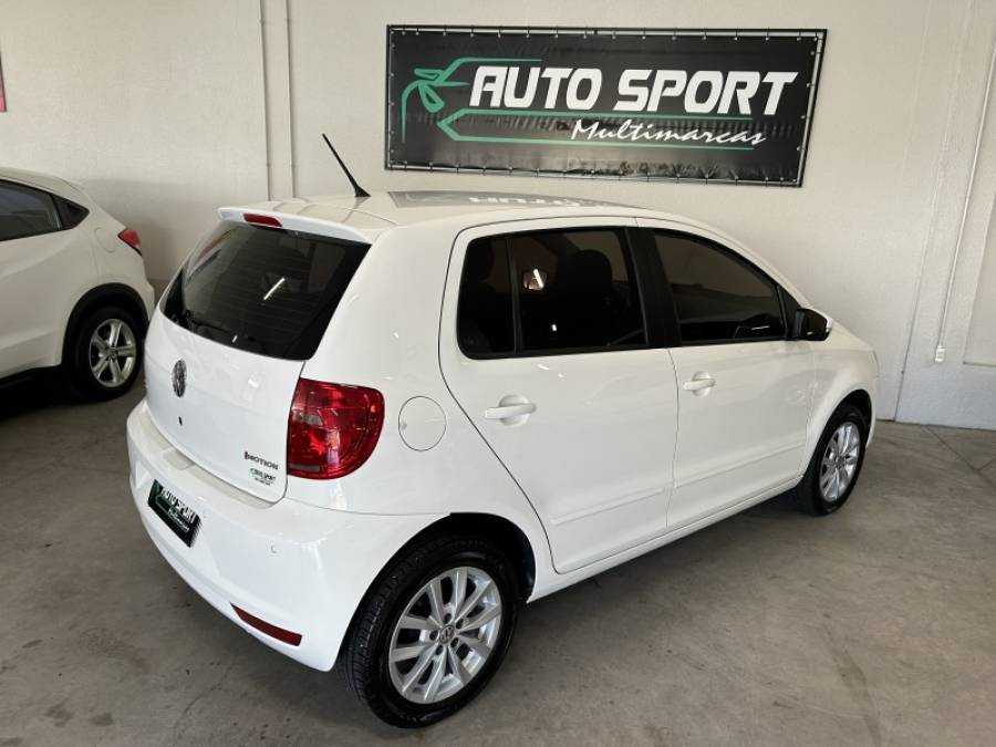 VOLKSWAGEN - FOX - 2014/2014 - Branca - R$ 46.900,00
