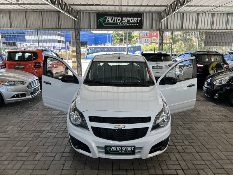 CHEVROLET - MONTANA - 2012/2013 - Branca - R$ 45.800,00