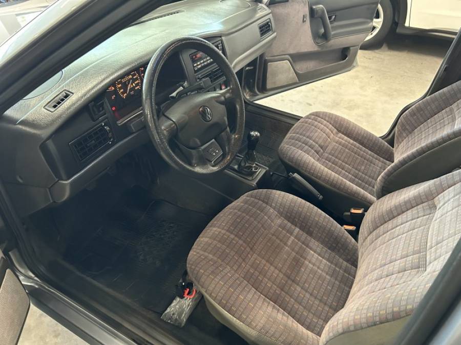 VOLKSWAGEN - SANTANA - 1995/1995 - Cinza - R$ 40.000,00