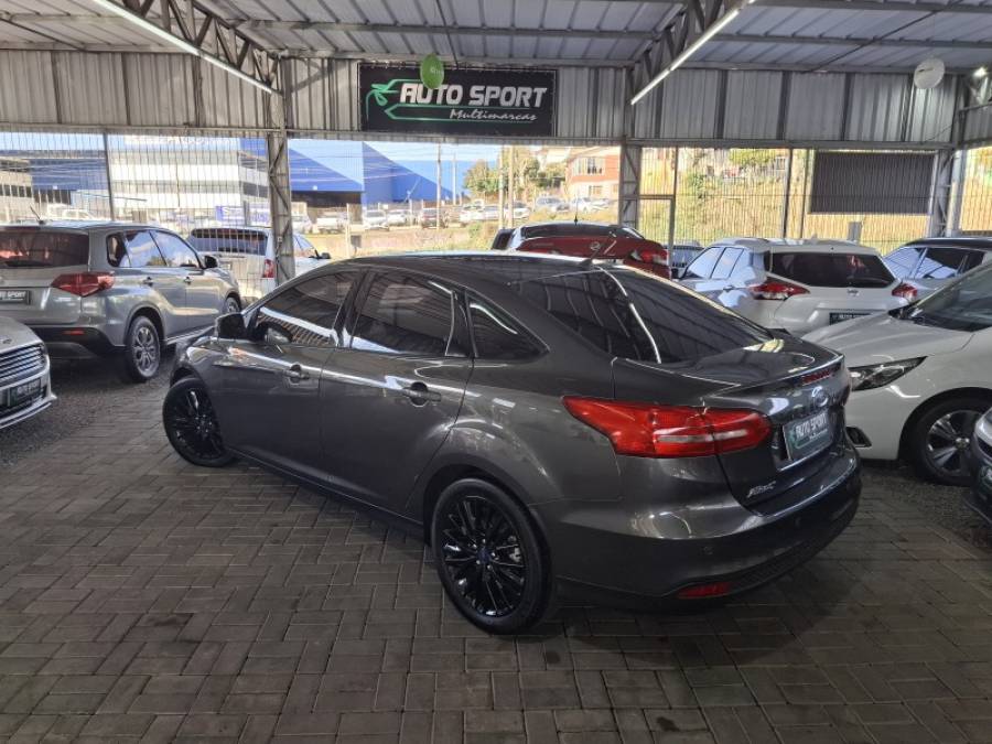 FORD - FOCUS - 2018/2018 - Cinza - R$ 60.000,00