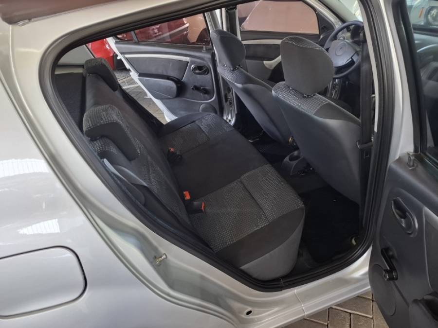 RENAULT - SANDERO - 2009/2010 - Prata - R$ 26.000,00