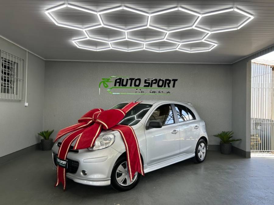 NISSAN - MARCH - 2013/2014 - Prata - R$ 40.900,00