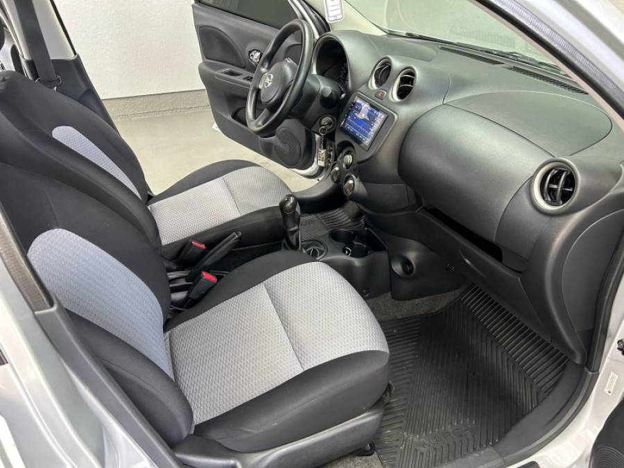 NISSAN - MARCH - 2013/2014 - Prata - R$ 40.900,00