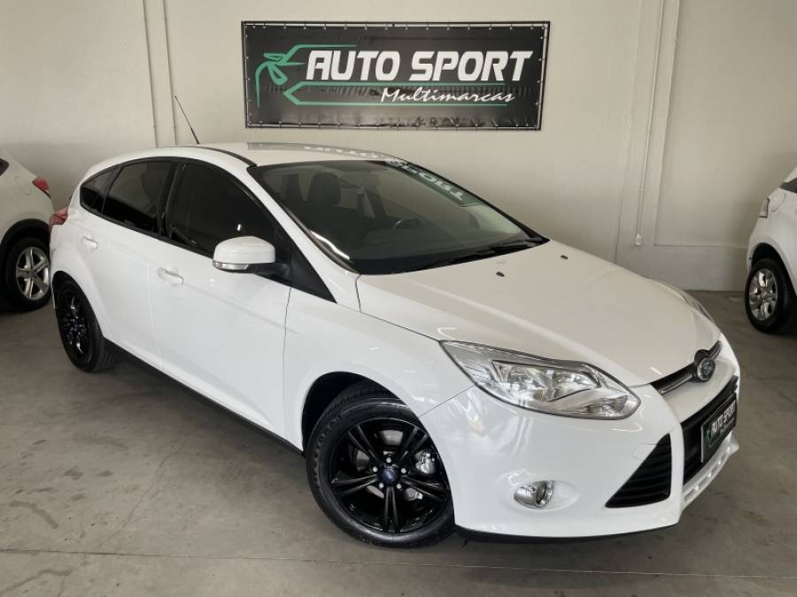 FORD - FOCUS - 2014/2015 - Branca - R$ 55.000,00