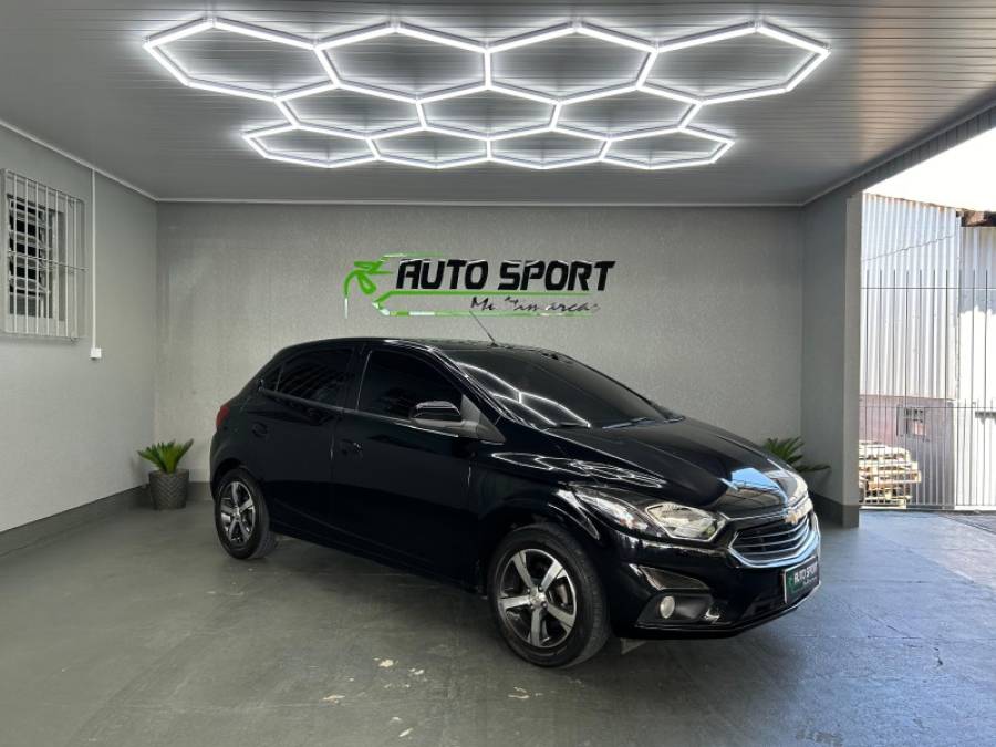 CHEVROLET - ONIX - 2017/2018 - Preta - R$ 67.900,00