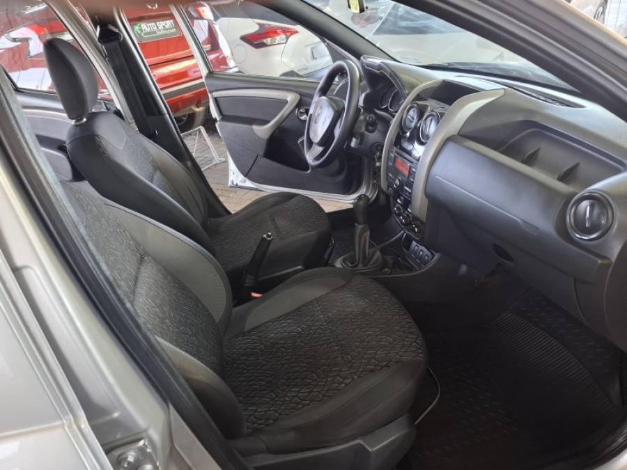 RENAULT - DUSTER - 2016/2016 - Prata - R$ 60.000,00