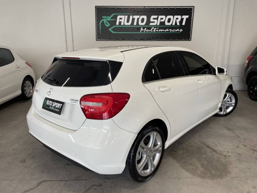 MERCEDES-BENZ - A 200 - 2015/2015 - Branca - R$ 93.900,00