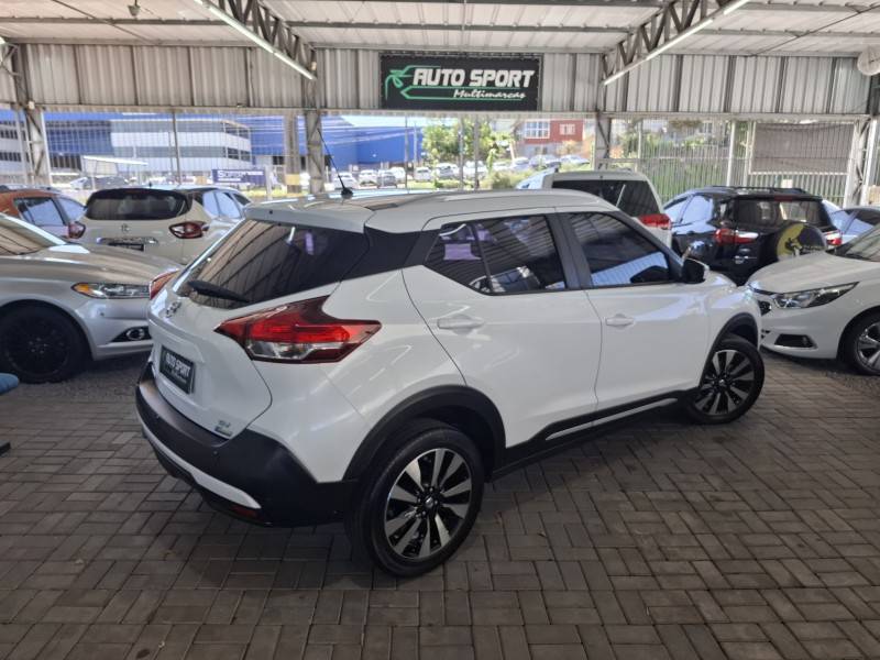 NISSAN - KICKS - 2017/2018 - Branca - R$ 77.900,00