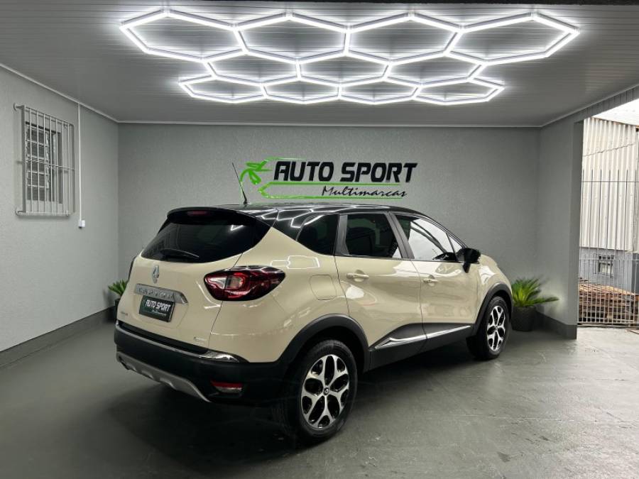 RENAULT - CAPTUR - 2017/2018 - Bege - R$ 78.800,00