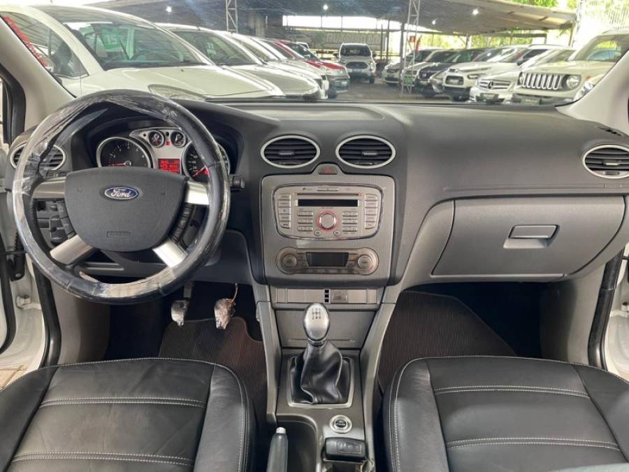 FORD - FOCUS - 2013/2013 - Branca - Sob Consulta