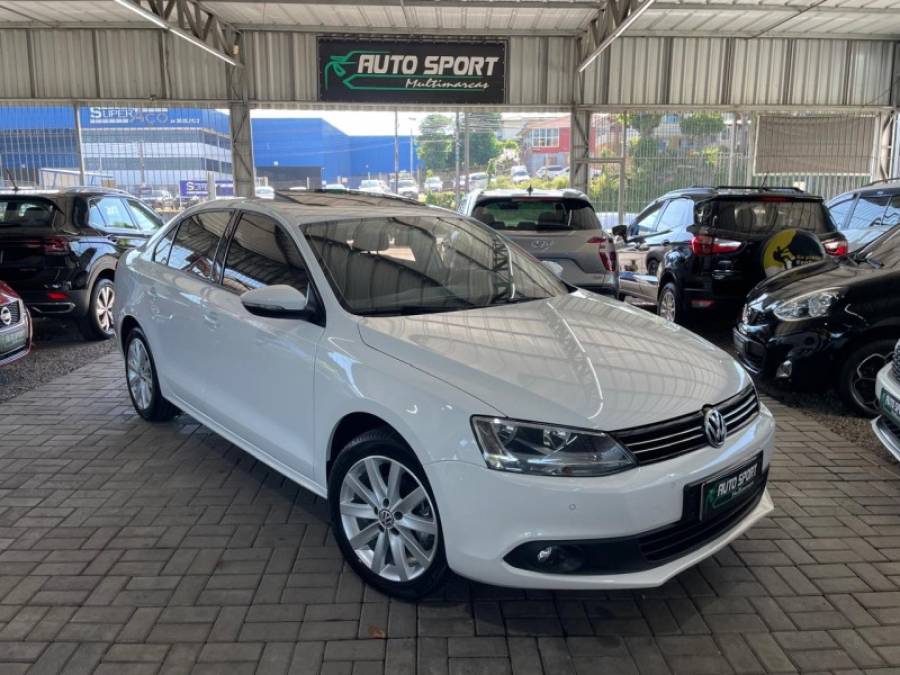 VOLKSWAGEN - JETTA - 2012/2012 - Branca - R$ 69.900,00