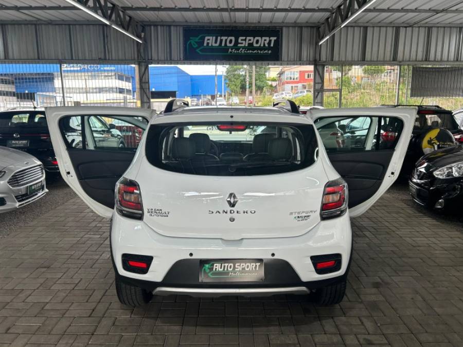 RENAULT - SANDERO - 2015/2015 - Branca - R$ 47.900,00