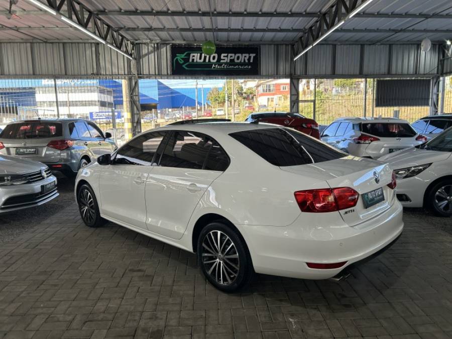 VOLKSWAGEN - JETTA - 2013/2013 - Branca - R$ 87.900,00