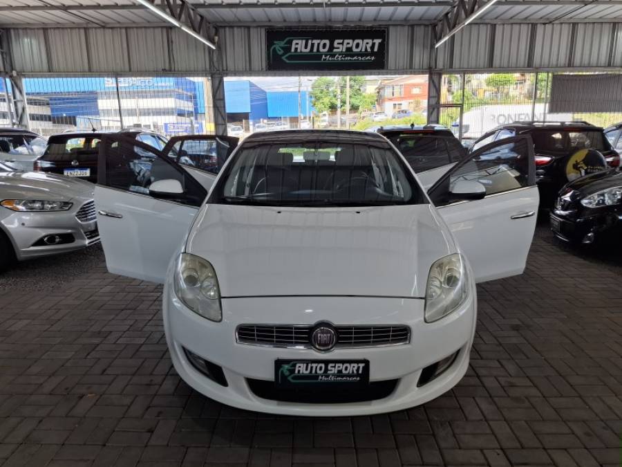 FIAT - BRAVO - 2012/2013 - Branca - R$ 35.900,00