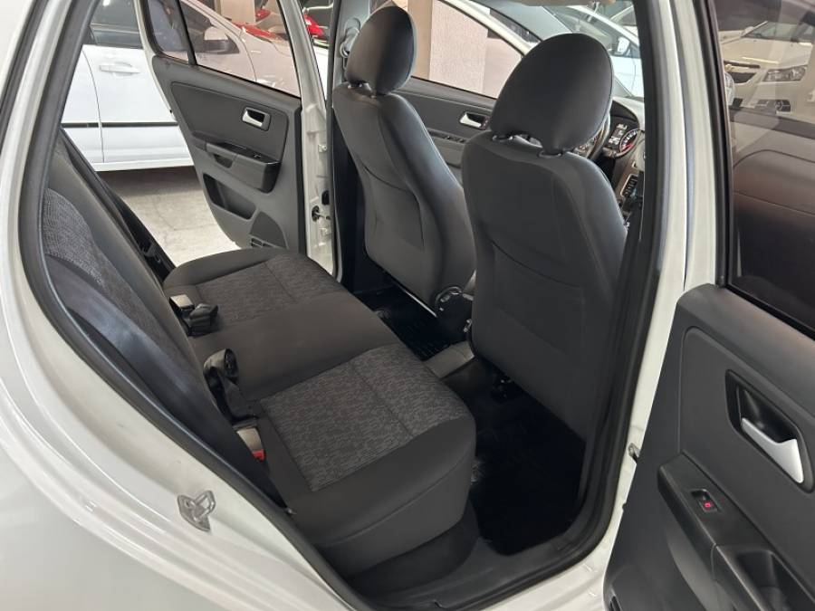 VOLKSWAGEN - FOX - 2014/2014 - Branca - R$ 46.900,00