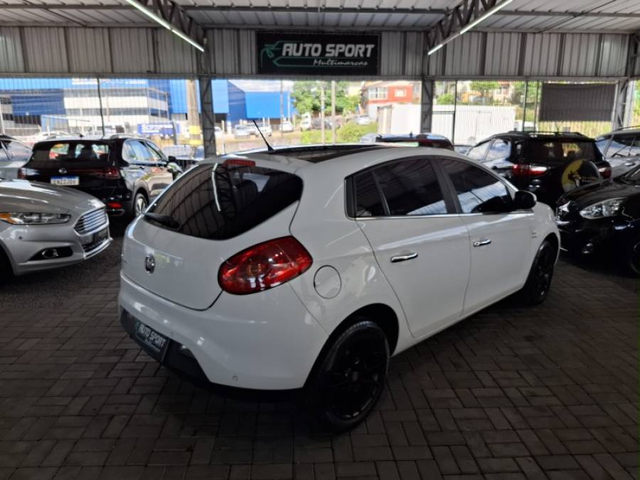 FIAT - BRAVO - 2012/2013 - Branca - R$ 35.900,00