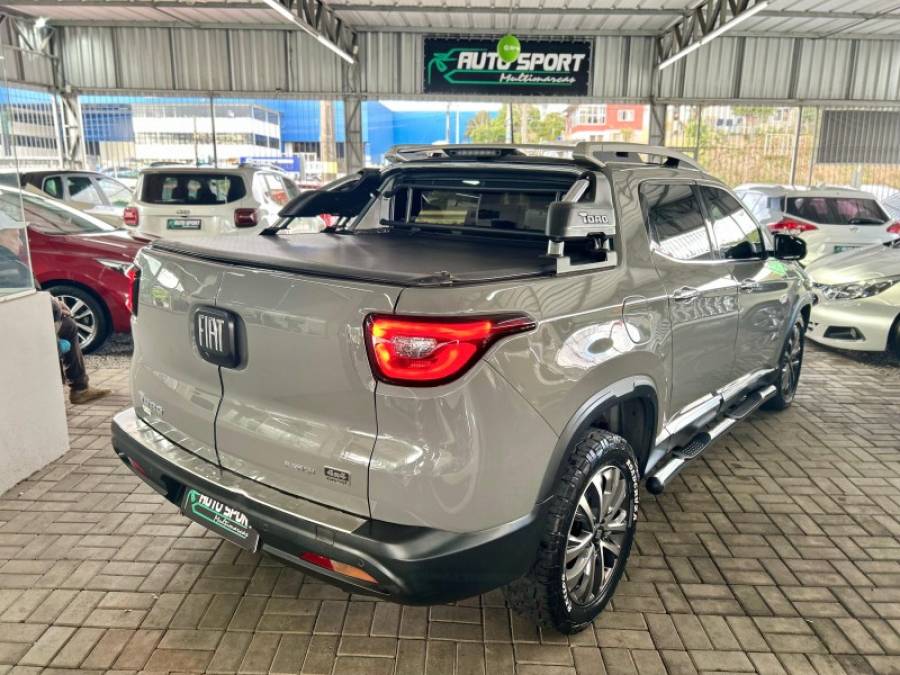 FIAT - TORO - 2023/2023 - Cinza - R$ 149.900,00